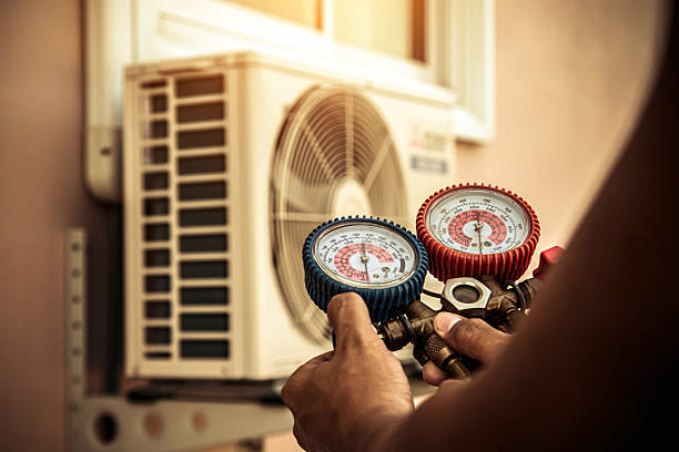Professional Heat Pump Repair technician working in Pleasantville, IA